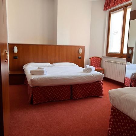 Fell Hotel Susa Bagian luar foto