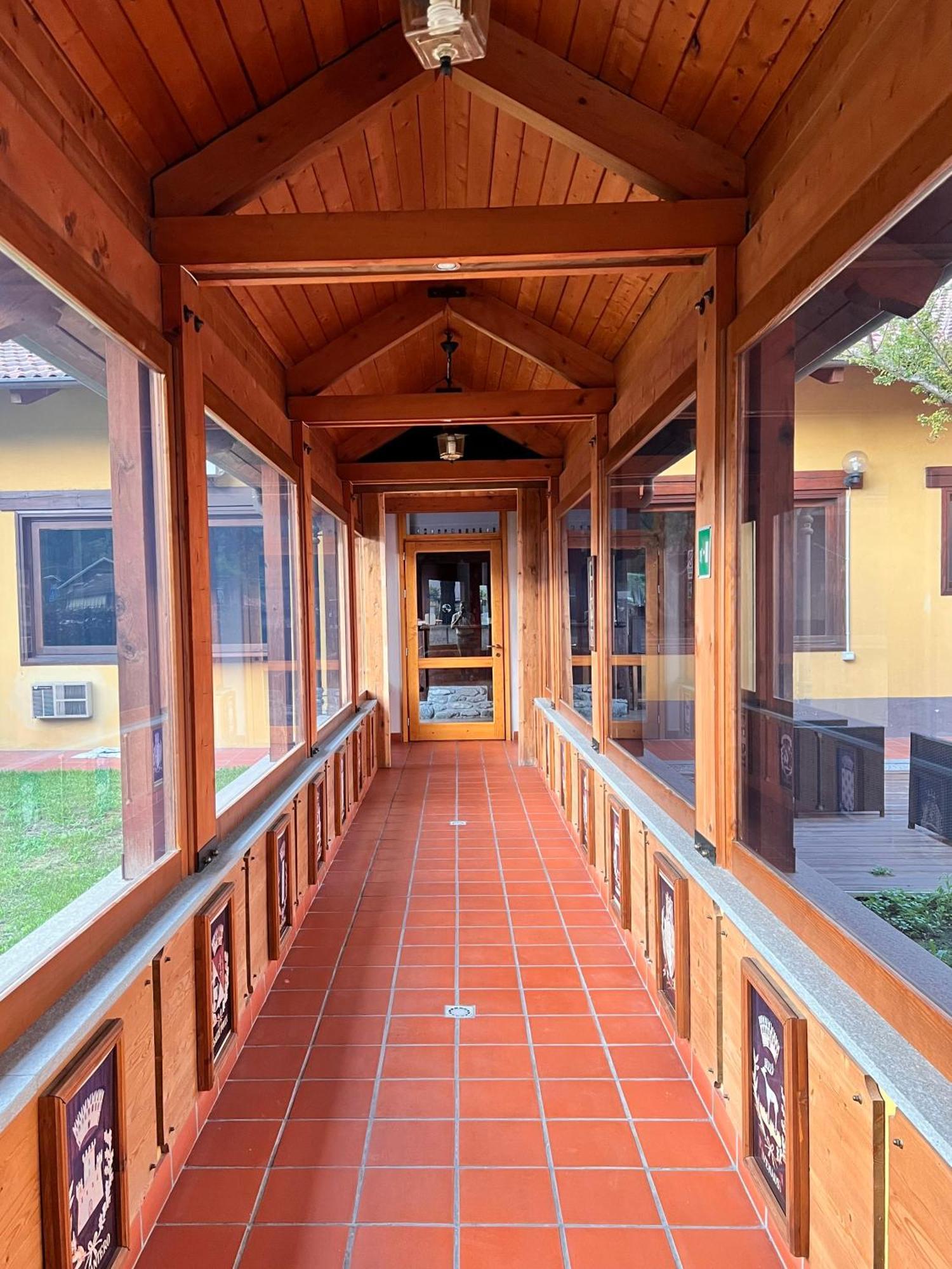 Fell Hotel Susa Bagian luar foto