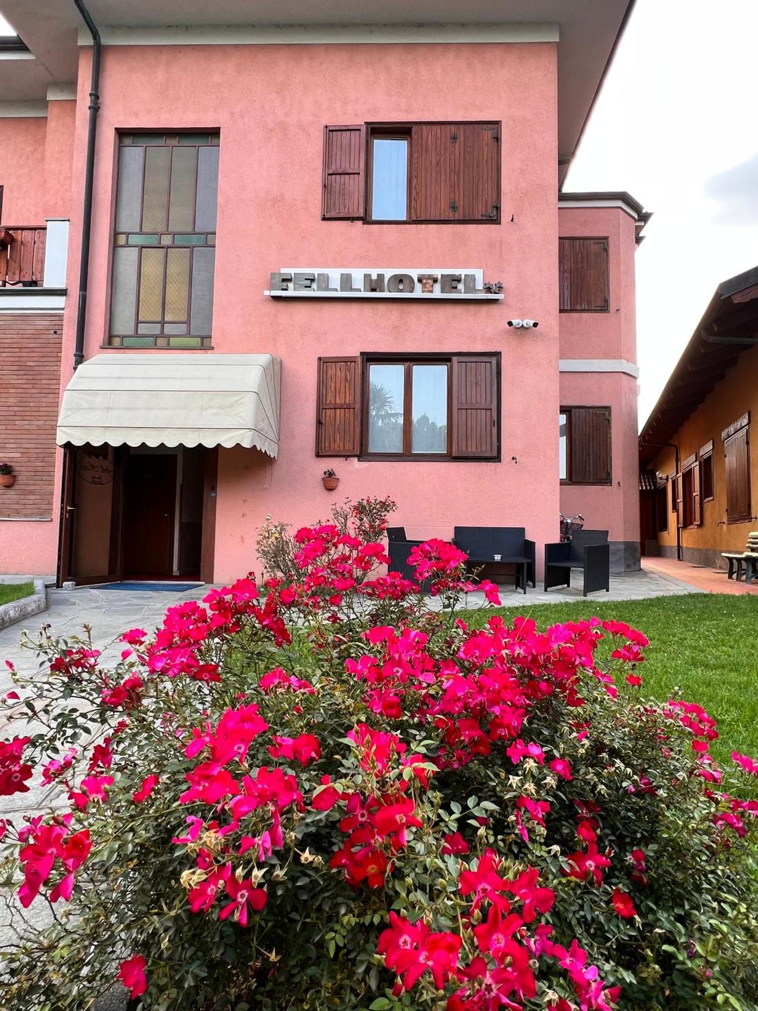 Fell Hotel Susa Bagian luar foto