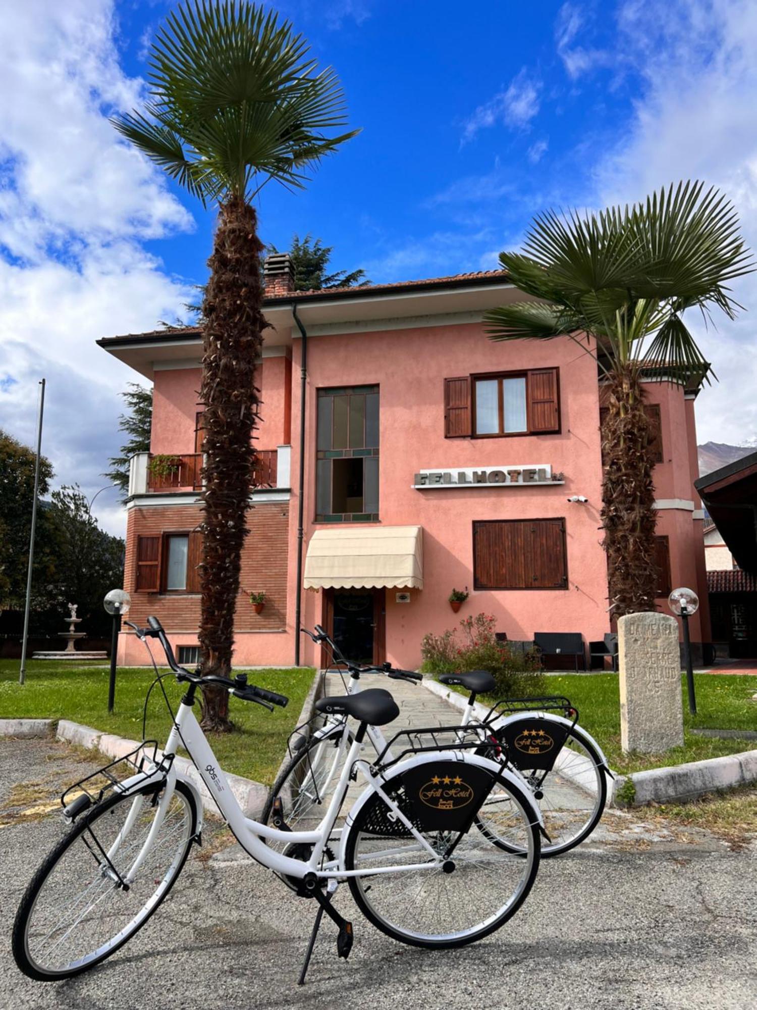 Fell Hotel Susa Bagian luar foto