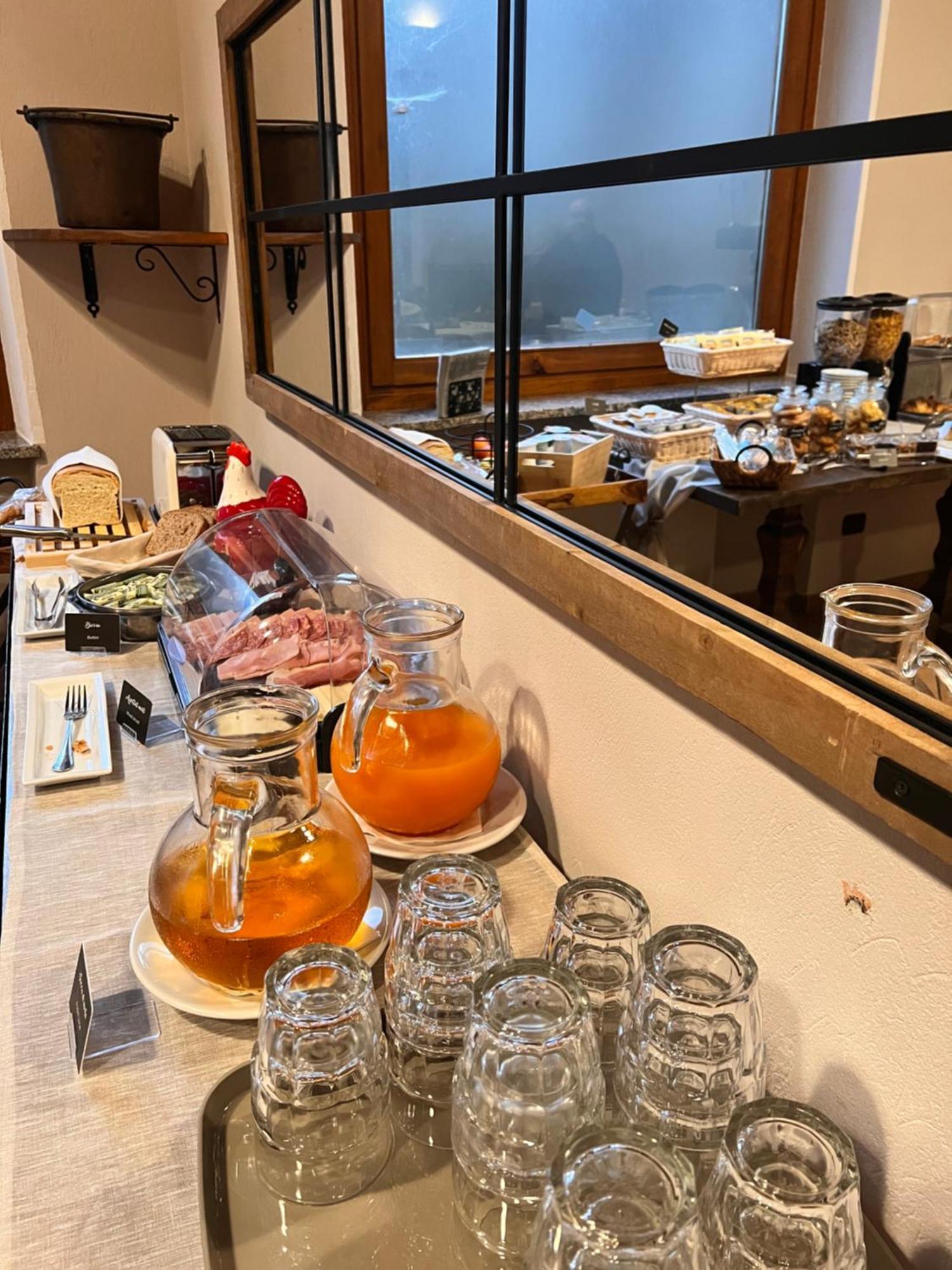 Fell Hotel Susa Bagian luar foto