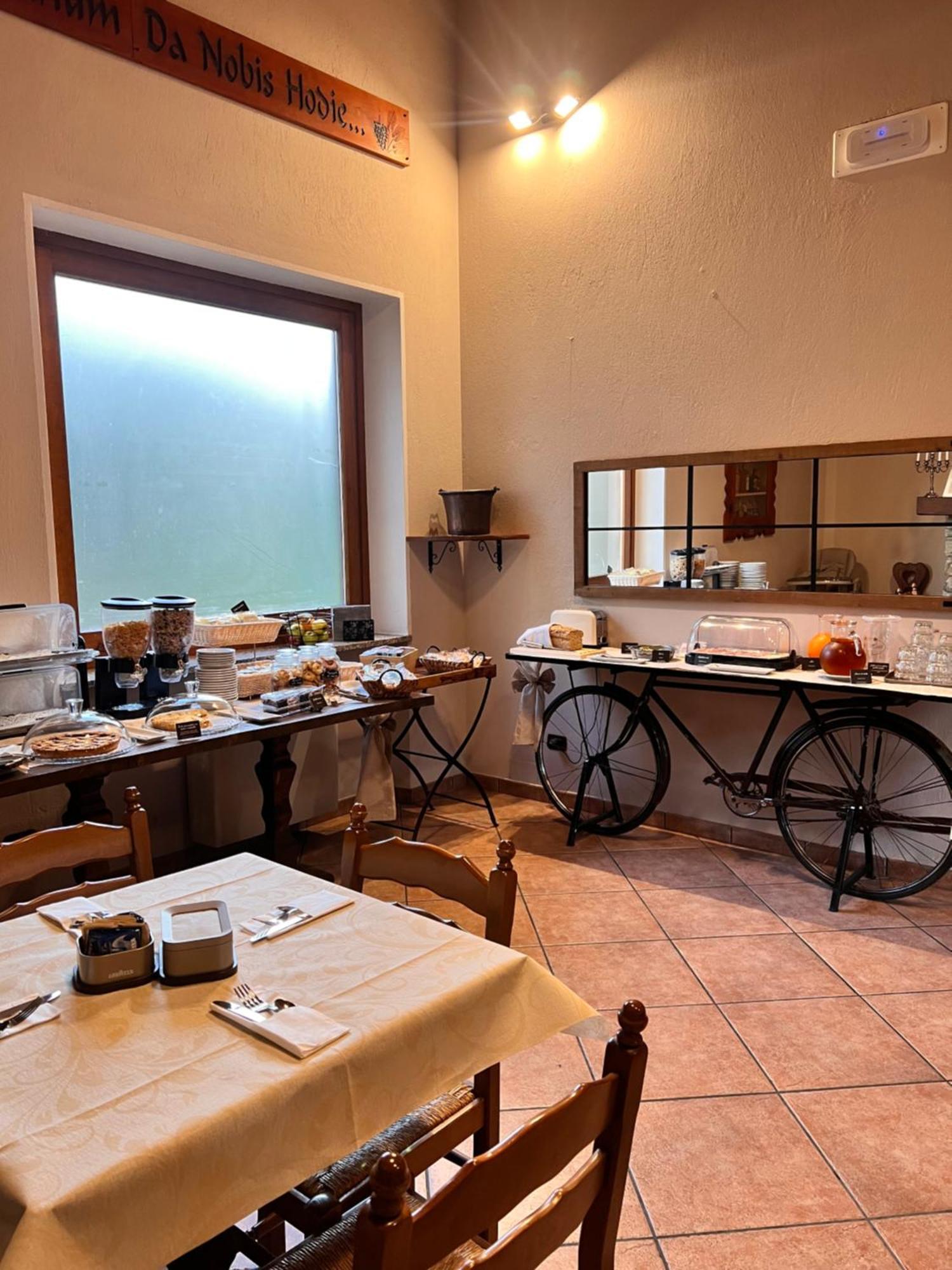 Fell Hotel Susa Bagian luar foto